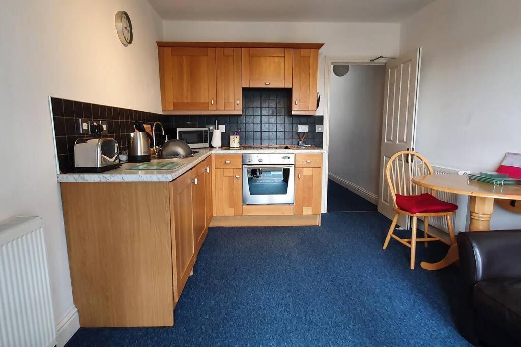 Stylish, Comfortable Apartment With Balcony Plymouth Dış mekan fotoğraf