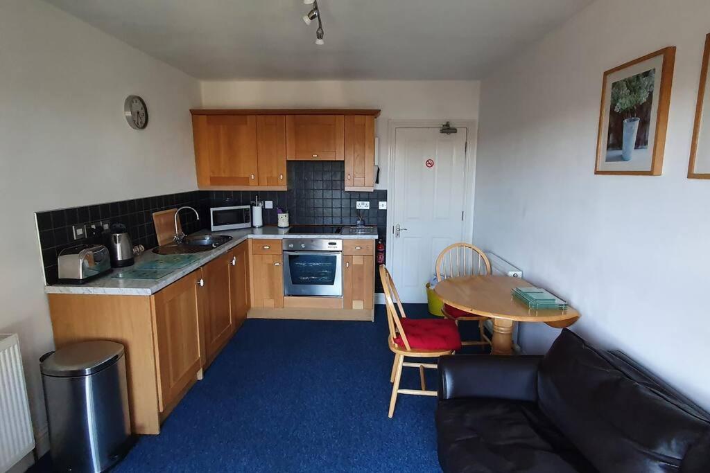Stylish, Comfortable Apartment With Balcony Plymouth Dış mekan fotoğraf